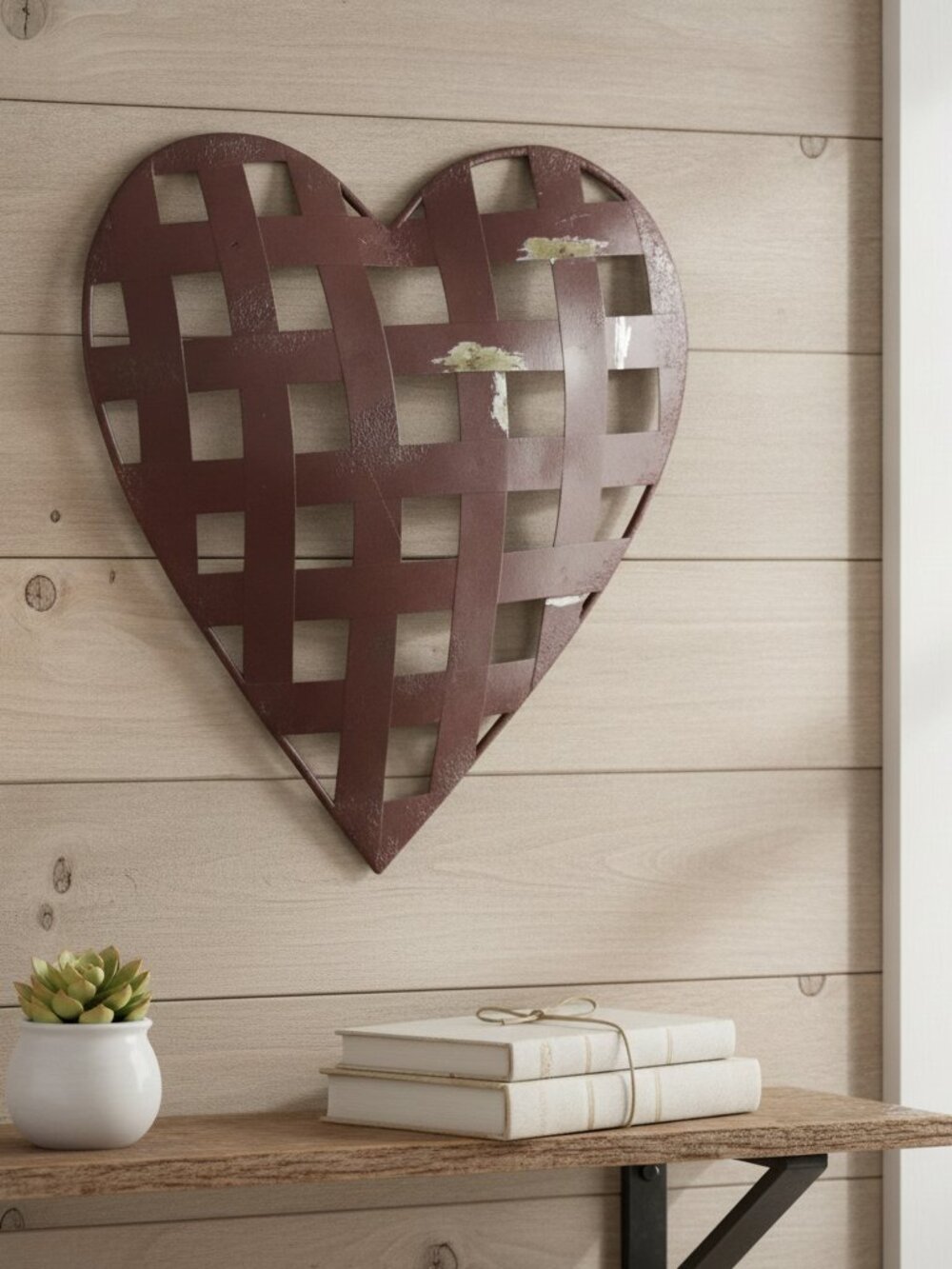 🚜🍒 Distressed Metal Lattice Heart Decor